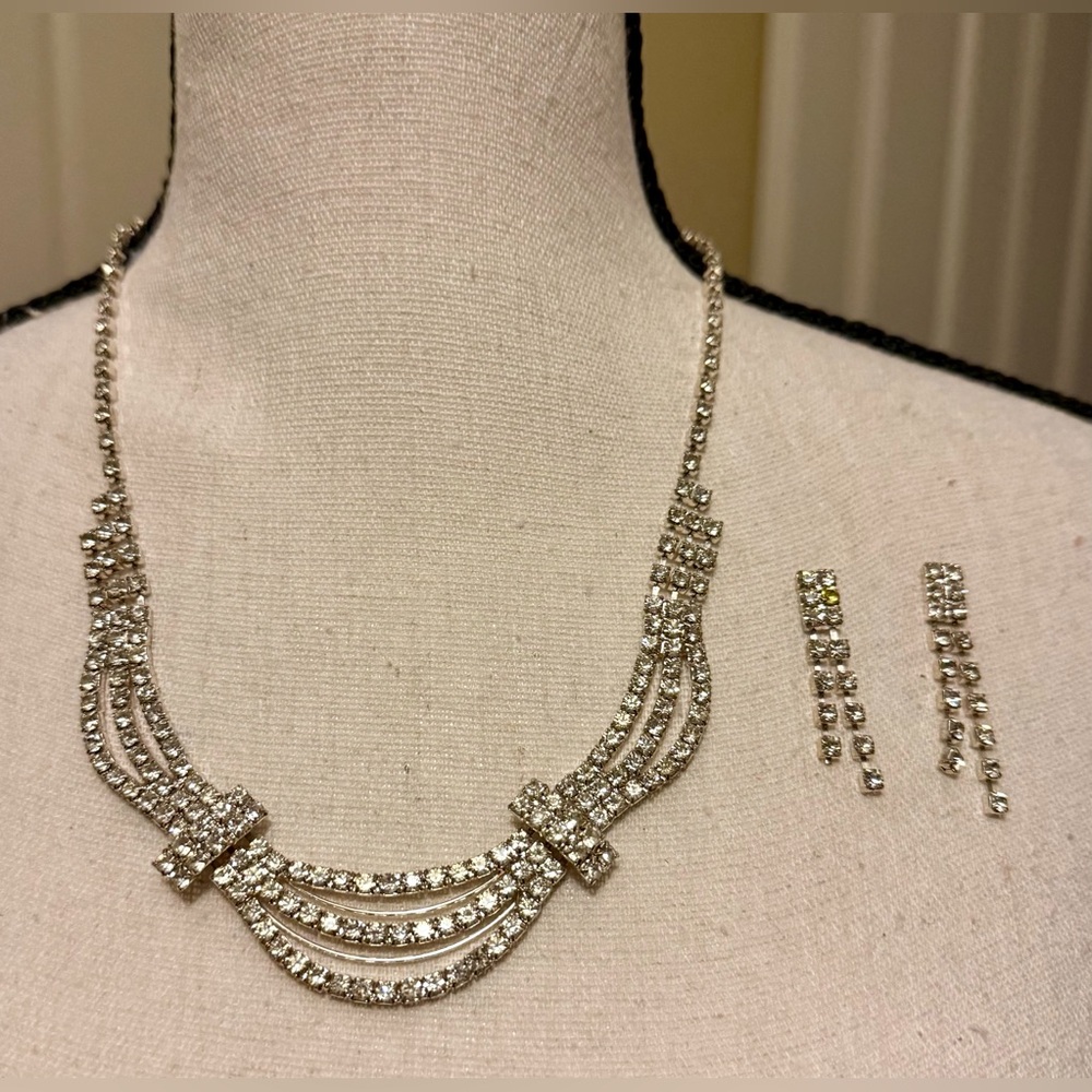 NWT Charming Charlie Silver Crystal Adjustable Necklace with Earrings